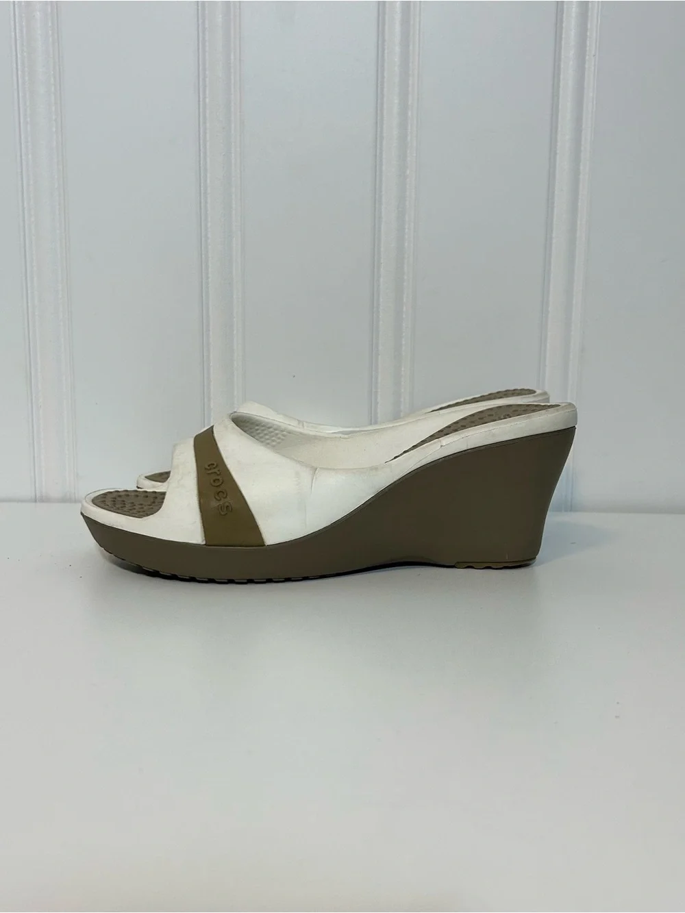 Crocs sassari wedge brown white sandals peep toe